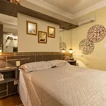 Rosa Edificio Villa Di Pietro