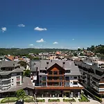 Apartamento No Centro Gramado 7 Pessoas - Volo 205