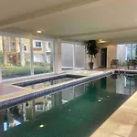 Lindo E Aconchegante Com Piscina E Jacuzzi