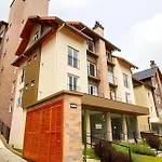Rosa Edificio Residencial Borges