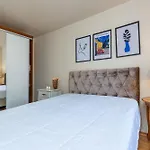3 Quartos Completissimo Dentro Da Rua Coberta