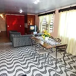 Gramado Suites Residence possui 5 quartos e 5 banheiros