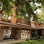 400 Metros, Rua Coberta Centro - Villa Di Pietro 404