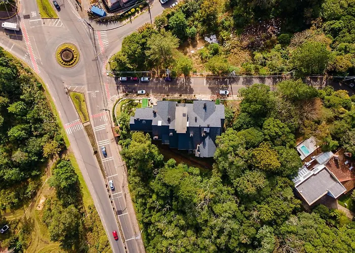 Alpes da Montanha 203 - Apto novo junto ao Centro de Gramado com garagem