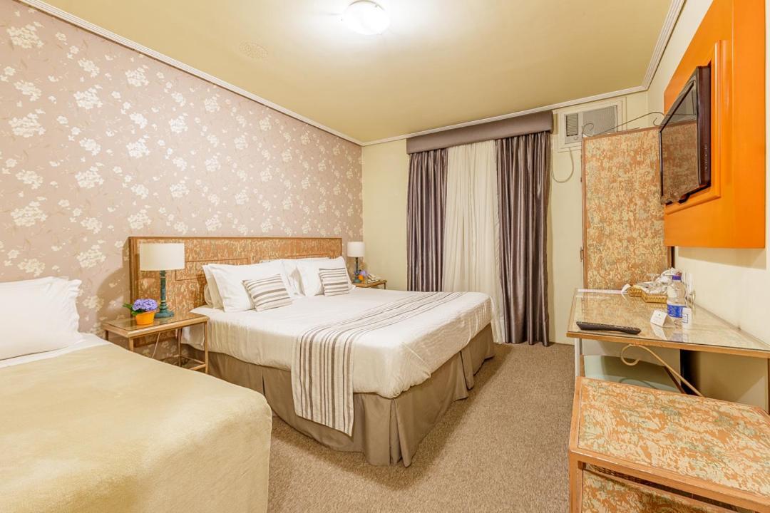 Le Chateau Hotel 4*