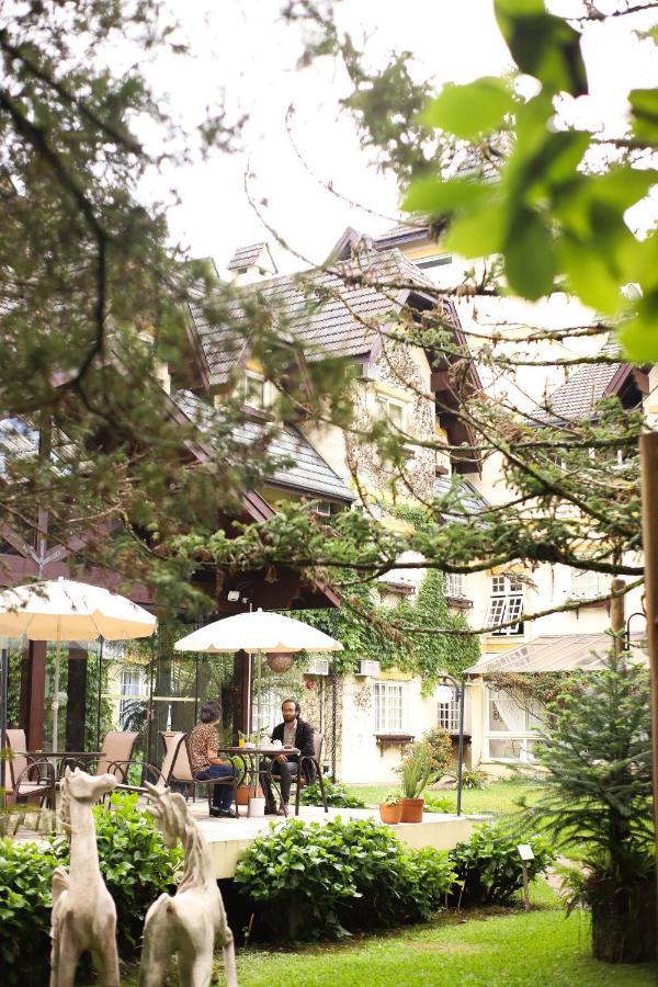 Le Chateau Hotel 4*