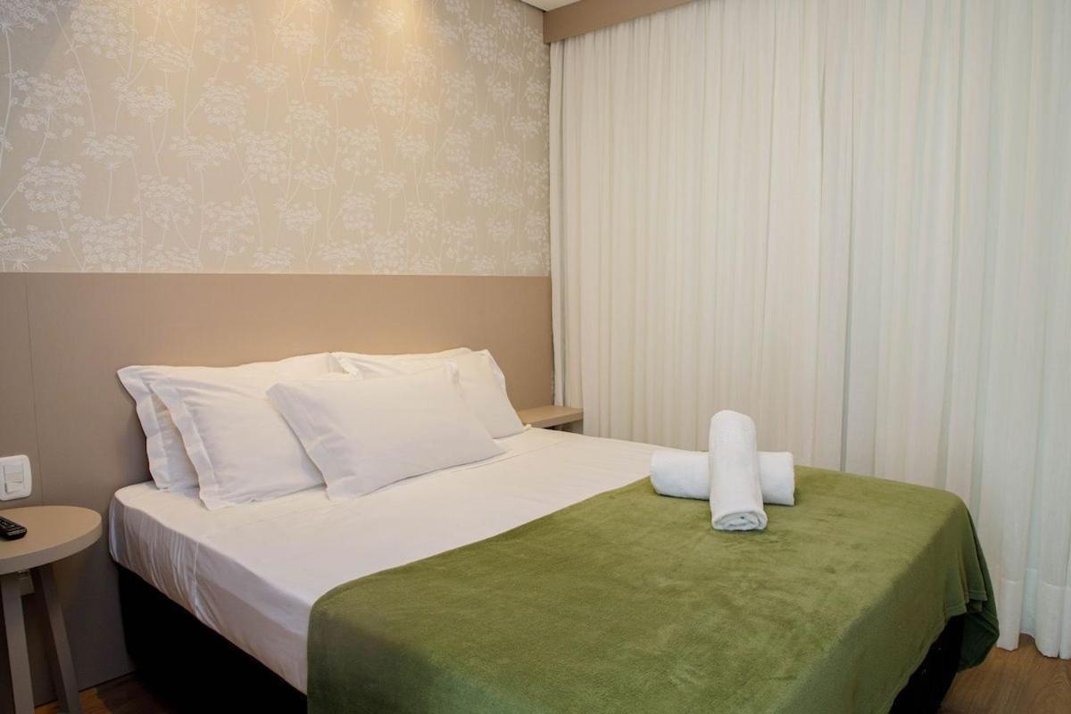 5 Pessoas Em Apartamento *