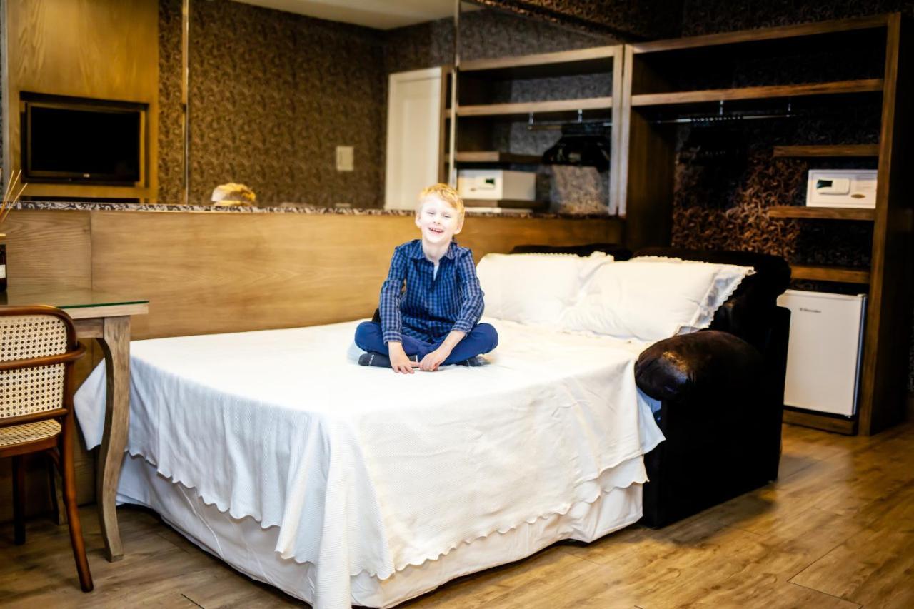 Hotel Bella &