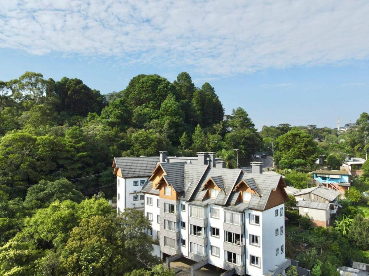 5 Pessoas Em Apartamento