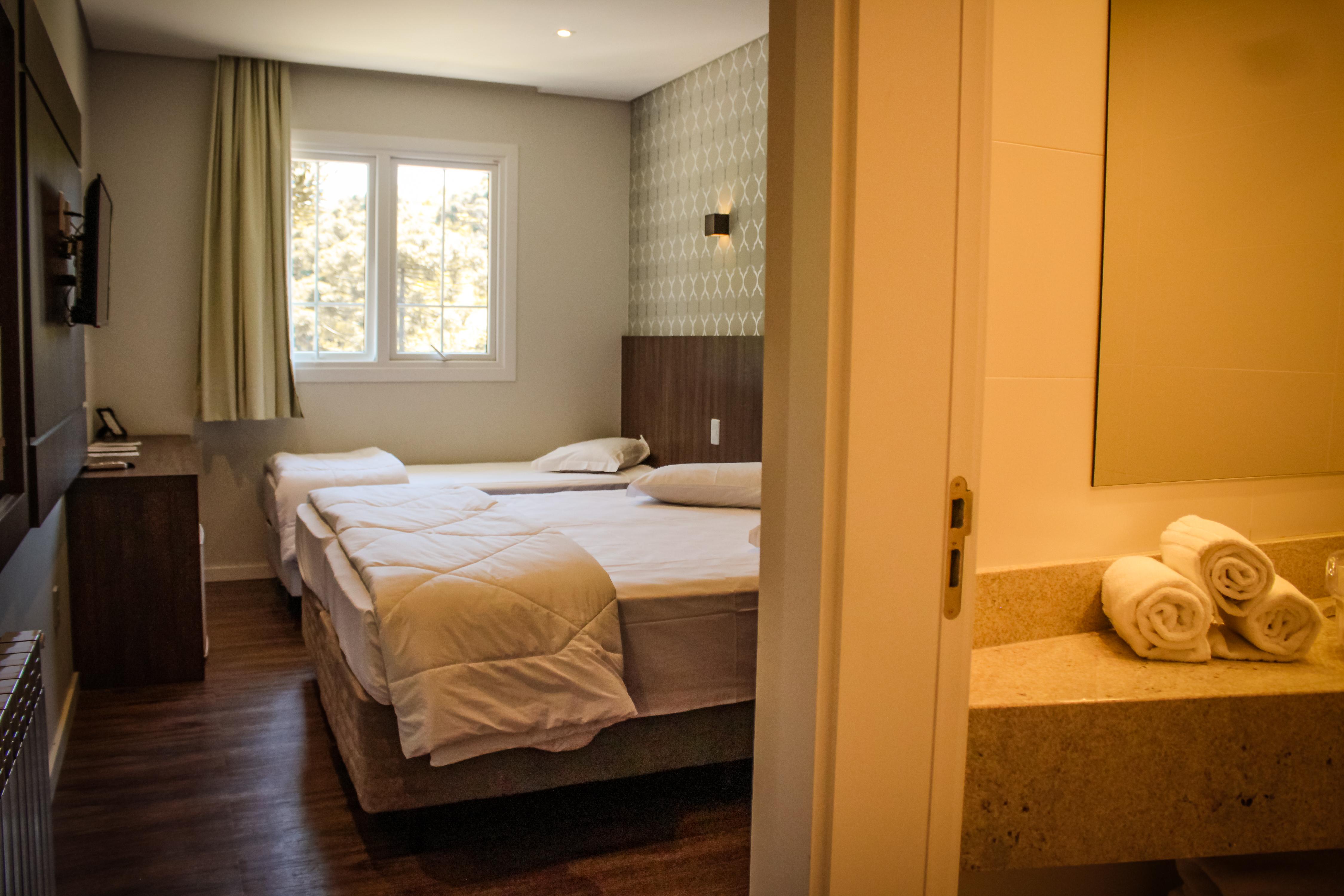 Colina Lagos 4*
