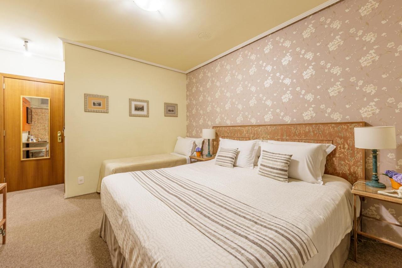Le Chateau Hotel