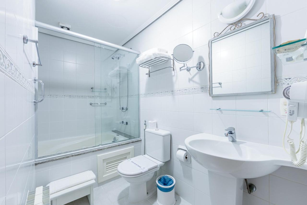 Le Chateau Hotel 4*
