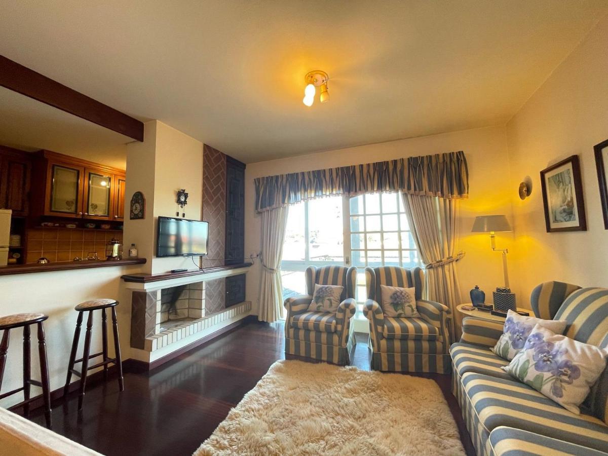 Apartamento No Centro De 200 Metros Da Rua Coberta * Gramado