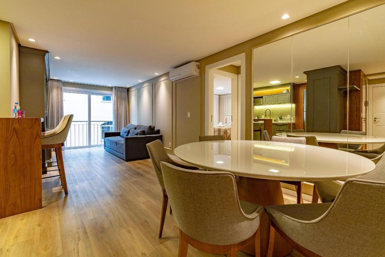 Rosa Edificio Residencial Borges *