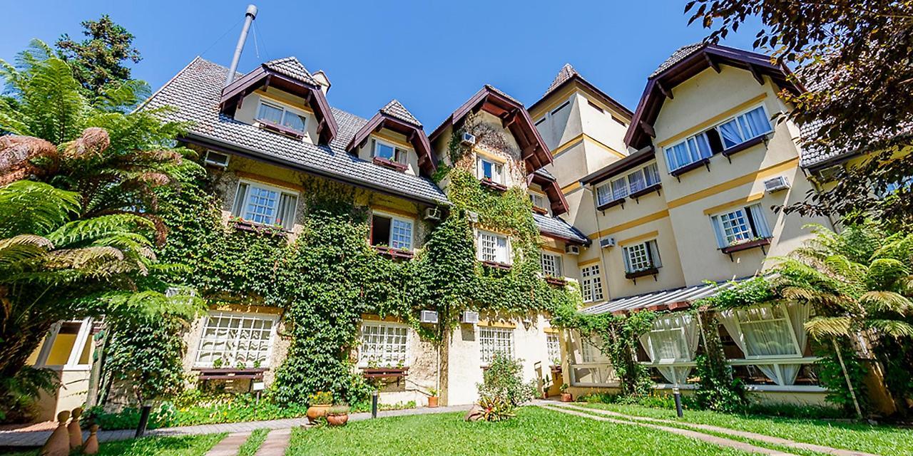 Le Chateau Hotel