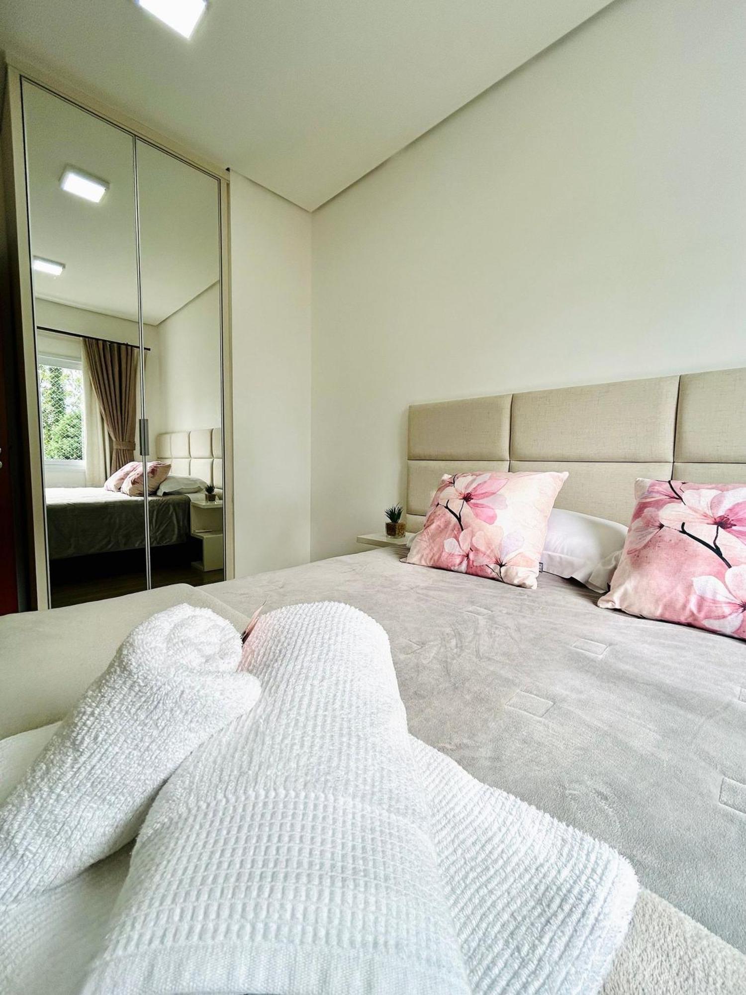 Apto Lindo E Completo Com Piscina E Jacuzzi