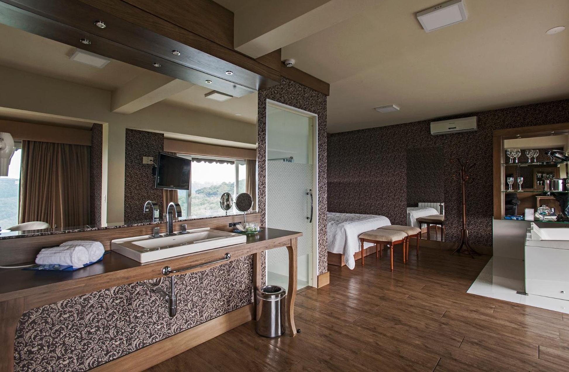 Hotel Bella &