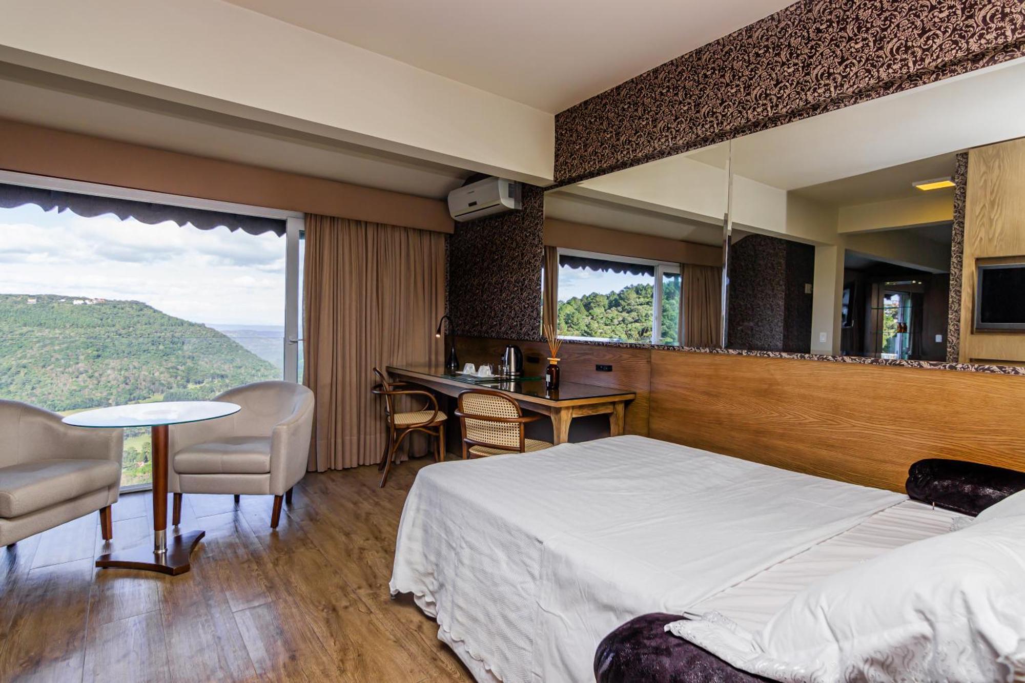 Hotel Bella &