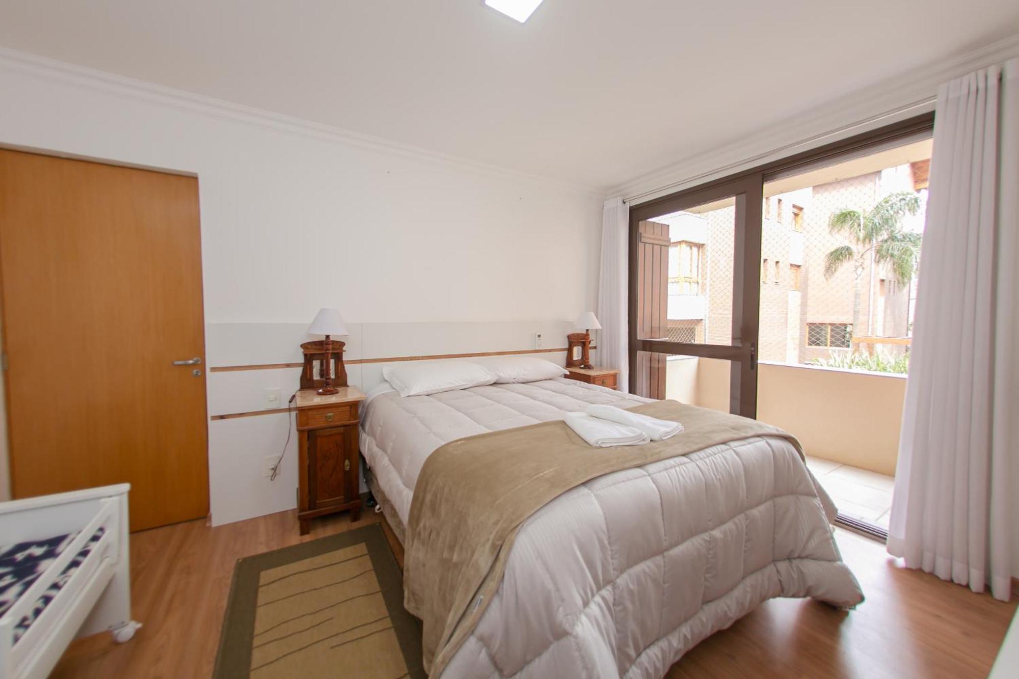 3 E 3 Vagas No Coracao De Apartamento Gramado