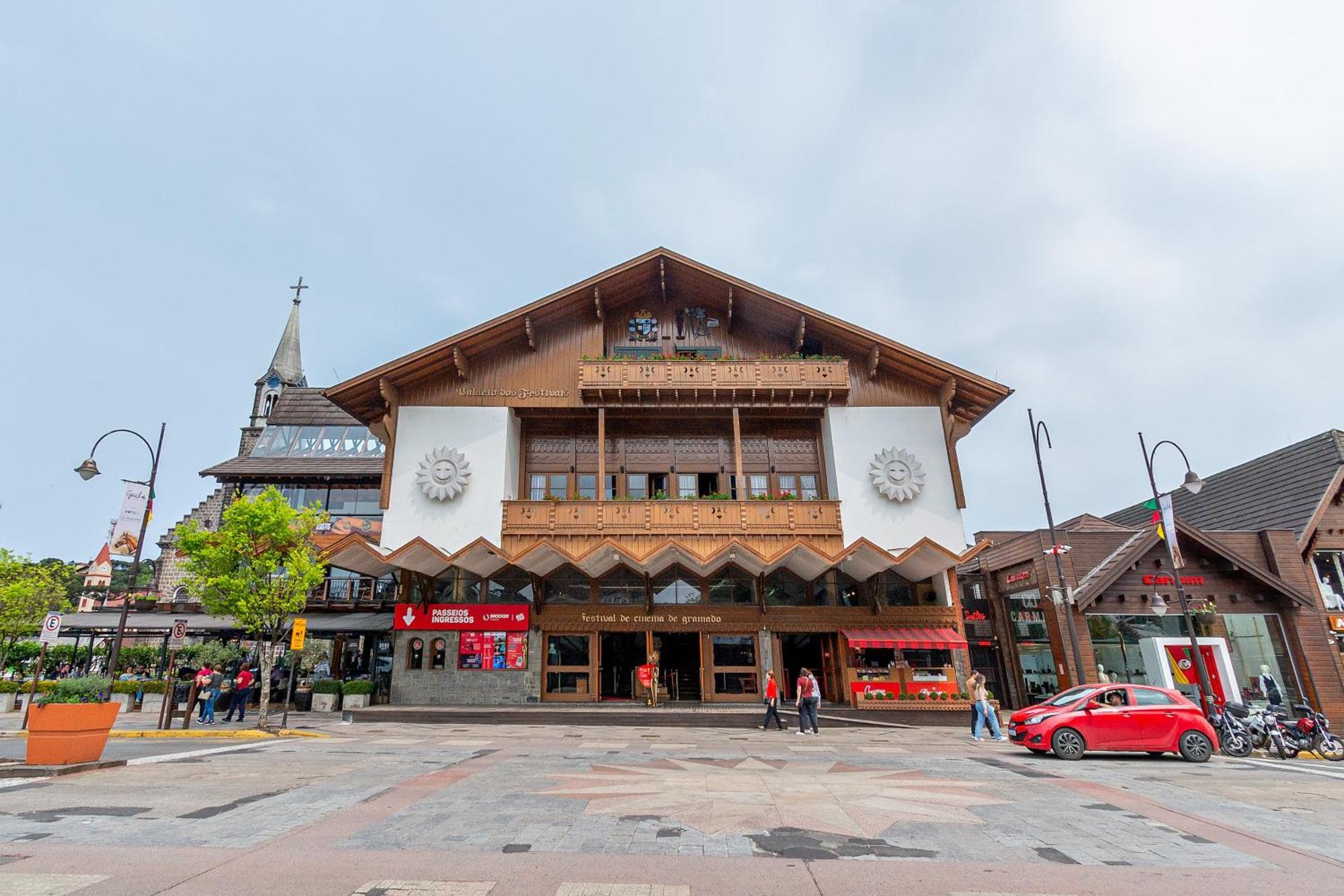 3 Quartos Completissimo Dentro Da Rua Coberta Apartamento Gramado