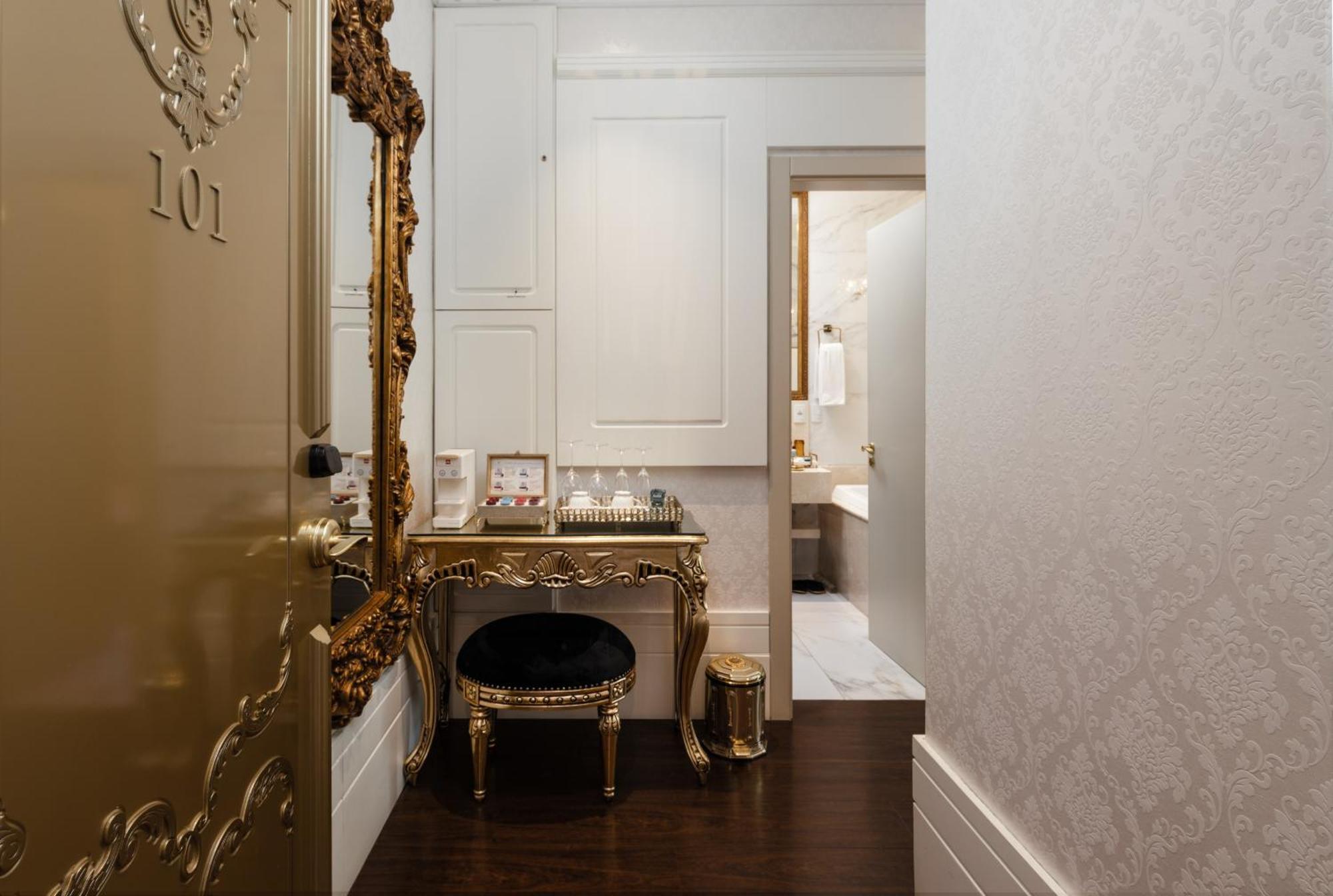Hotel Colline De France 4*