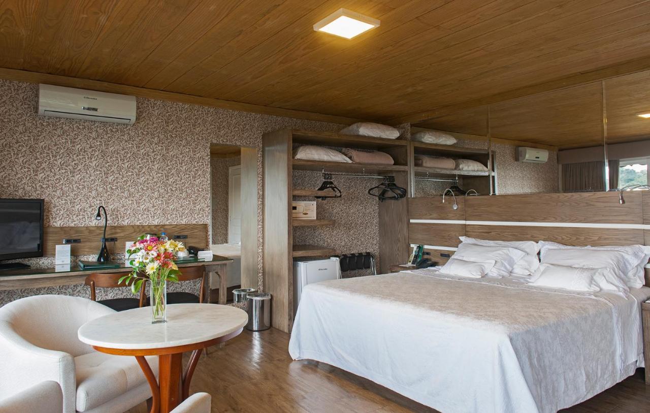 Hotel Bella & 4*
