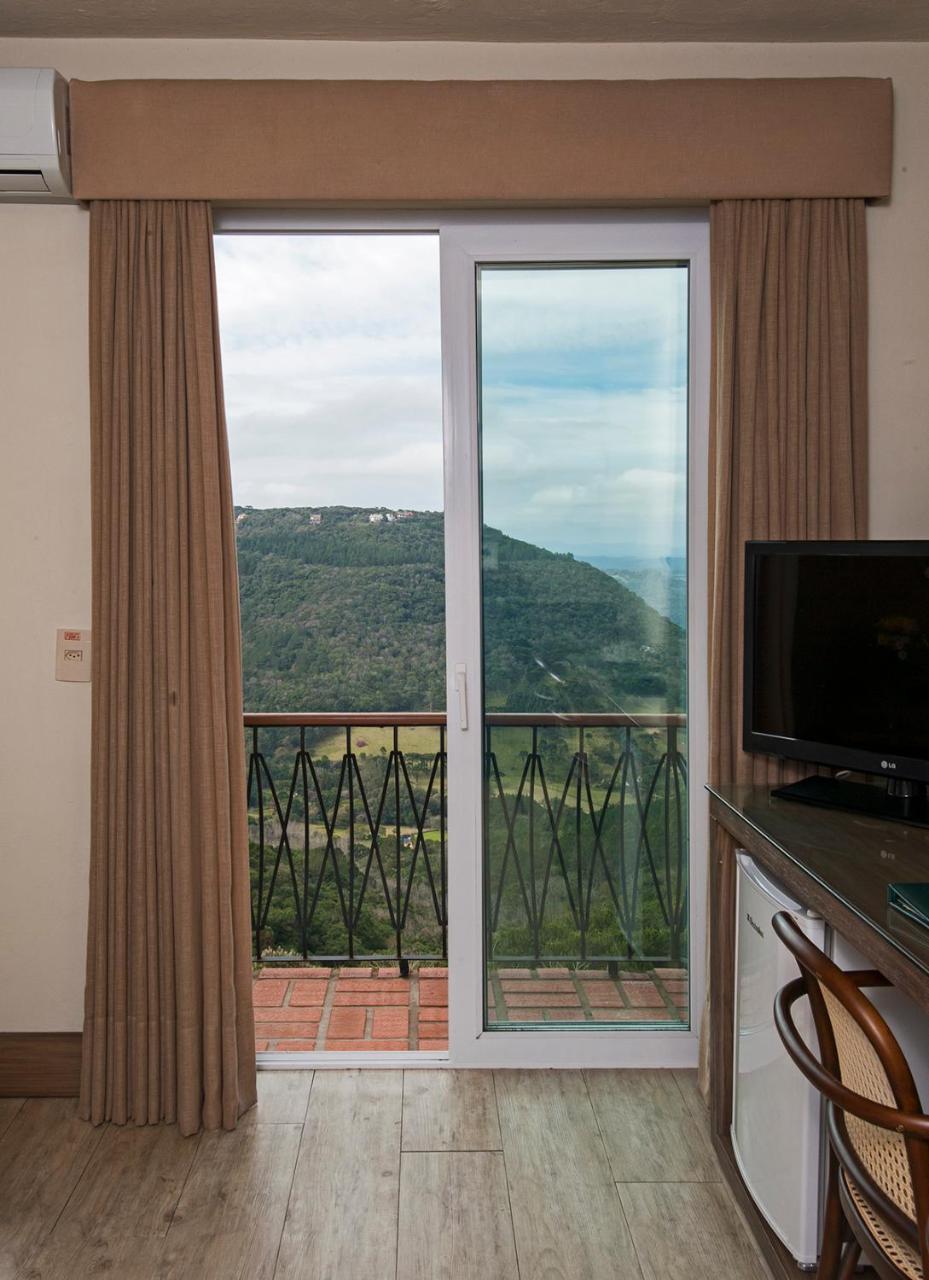 Hotel Bella &