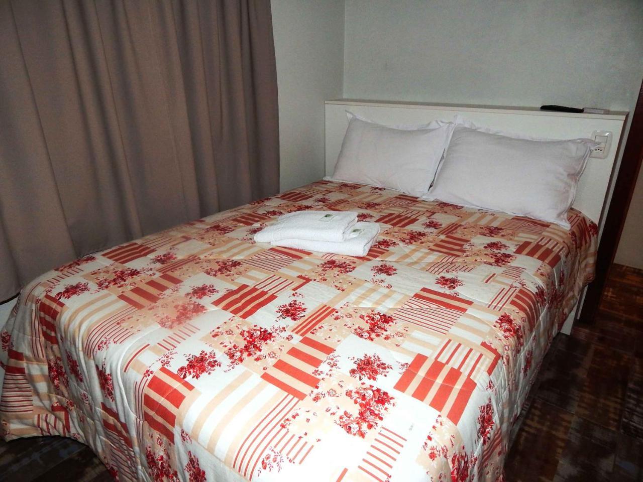 Casa de férias Gramado Suites Residence possui 5 quartos e 5 banheiros Gramado