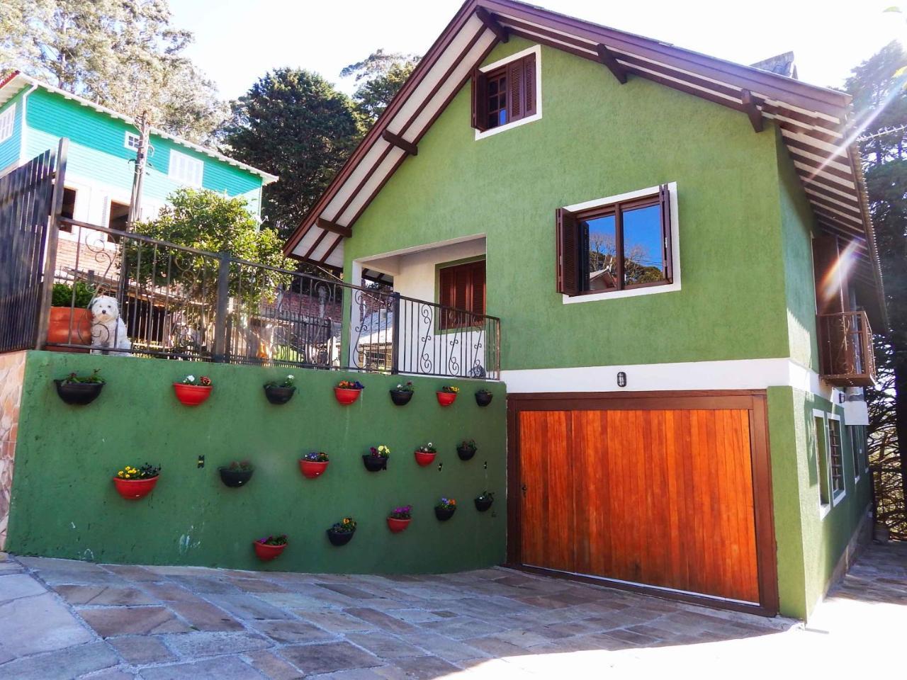 Gramado Suites Residence possui 5 quartos e 5 banheiros Casa de férias *