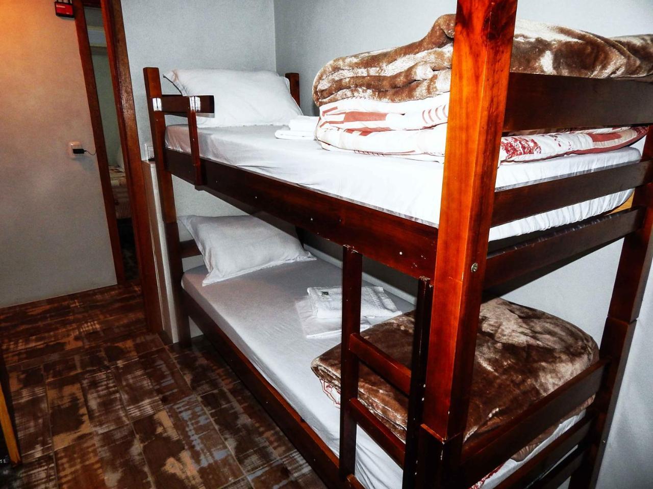 Gramado Suites Residence possui 5 quartos e 5 banheiros *