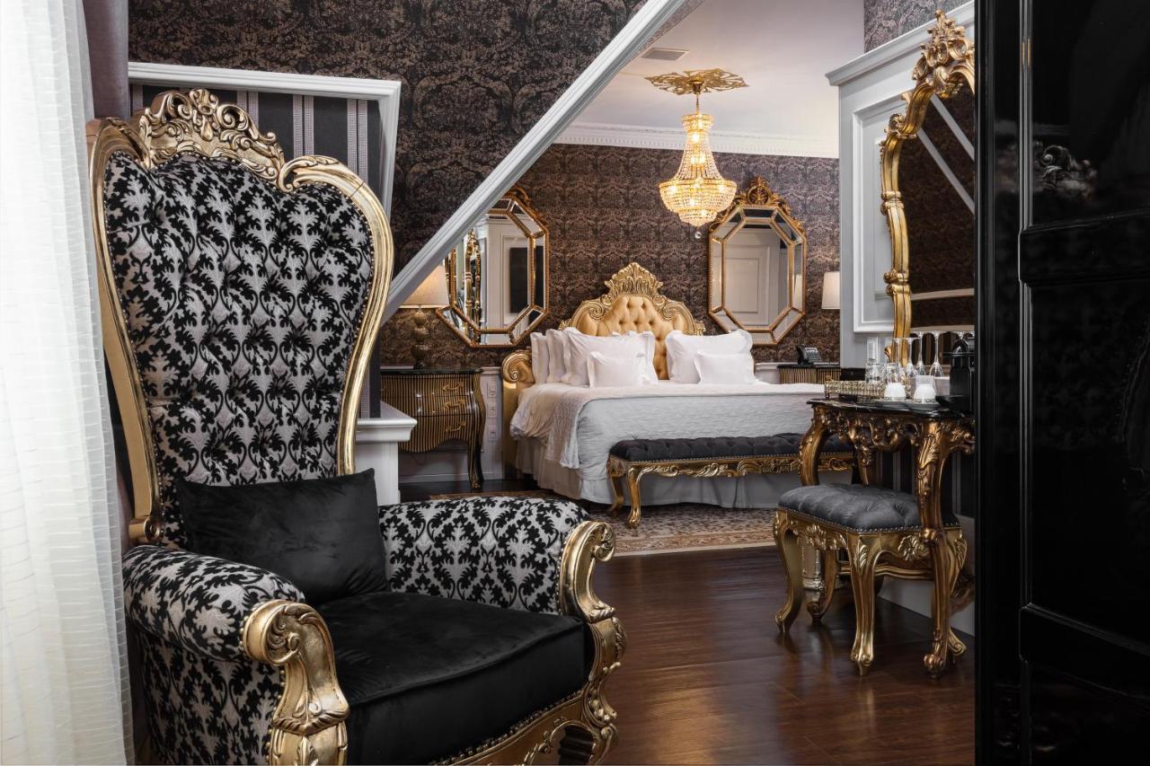 Colline De France Hotel