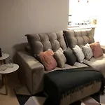 Este amplo e charmoso apartamento espera por você!