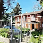 Lindo Sobrado Central com 3 Apartamentos