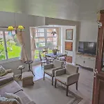 Duplex Floresta Negra - Sua Base Perfeita Em Gramado! Otima Localizacao Lagonegro 500M - 02 Quartos E 02 Banheiros Para Familia Em Condominio Fechad0, Cozinha Completa Com Garagem E Portaria 24H
