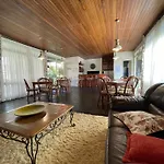 Ap com LAREIRA 500 metros do LAGONEGRO com VISTA para Jardim em CONDOMINIO FECHAD0 com GARAGEM e Wi-Fi e PETFRIENDLY