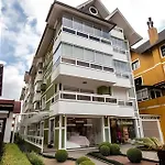 Rosa Edificio Morada Da Montanha