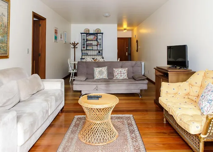 Apartamento amplo e aconchegante na Av das Hortências no centro de Gramado