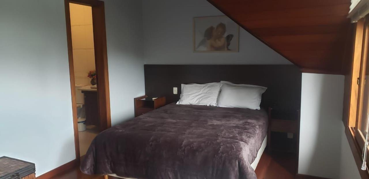 Cobertura Com 2 Ao Lado Da Rua Coberta Gramado