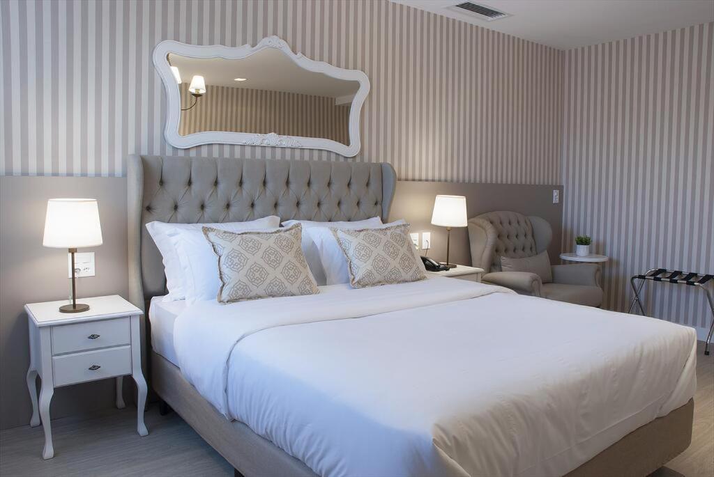 Bella Hotel *