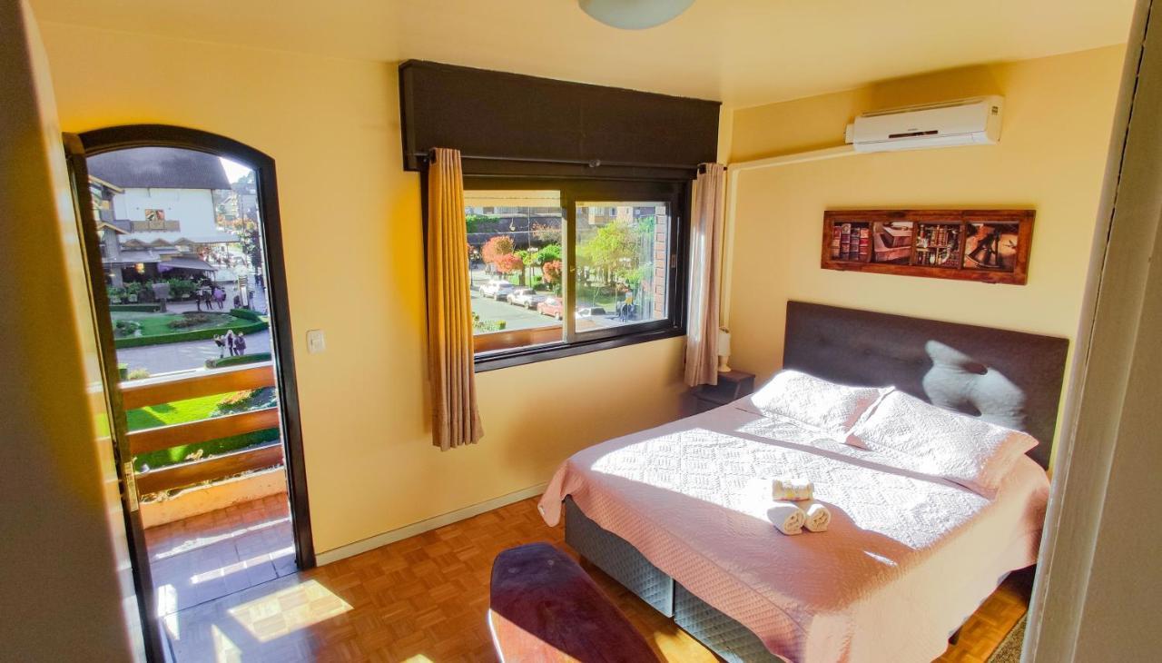 Apartamentos Vista da Rua Coberta Hotel