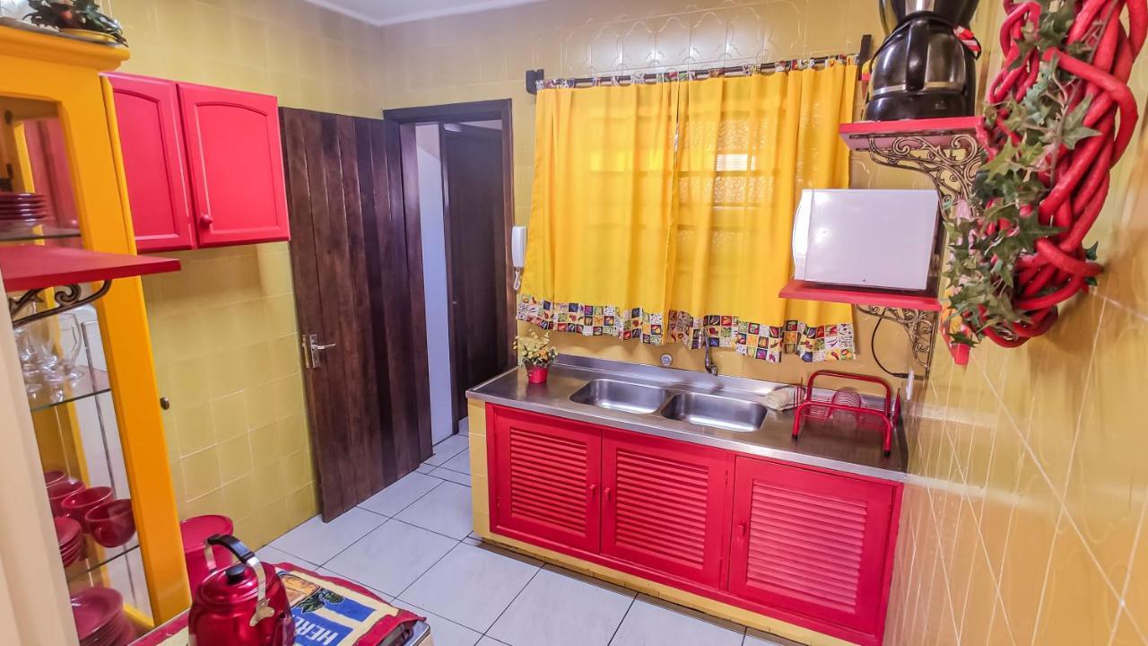 Apartamentos Vista da Rua Coberta Hotel *