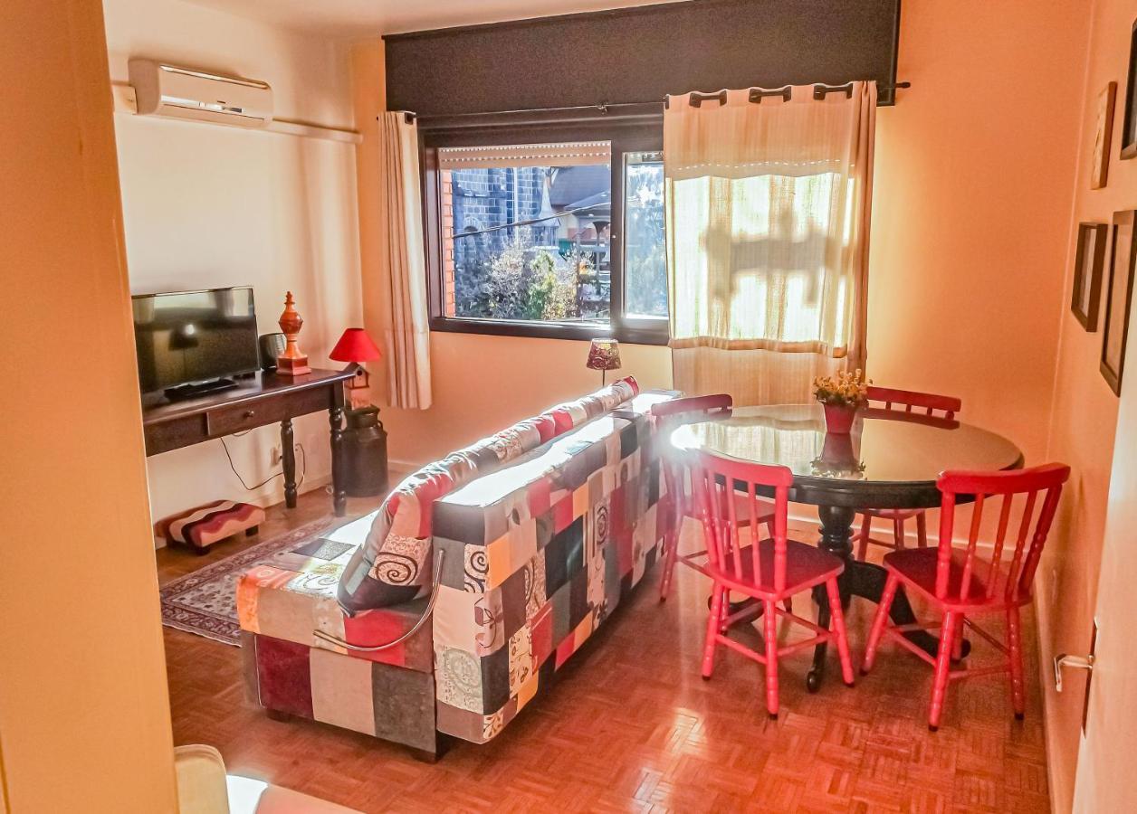 Apartamentos Vista da Rua Coberta Hotel