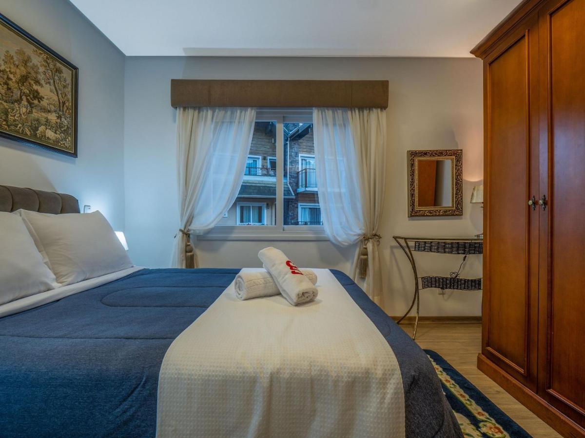 Apartamento Casa De Pedra - 301d - Apto Com Piscina Em *