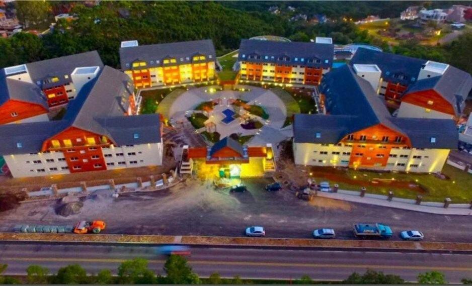 Quarto Familia Golden Laghetto Gramado