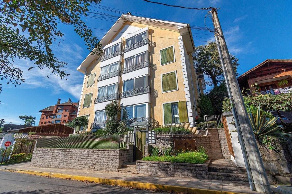Rosa Edificio Giovani Pizetta * Gramado