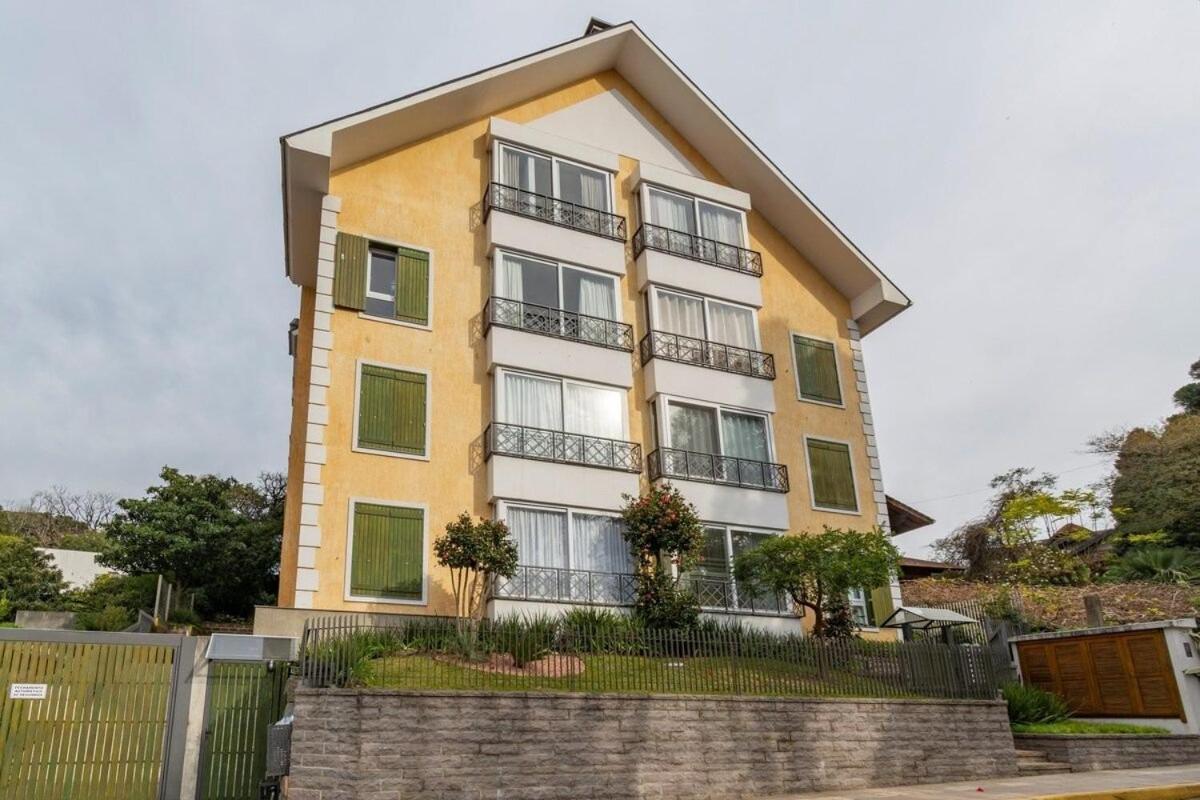 Rosa Edificio Giovani Pizetta *