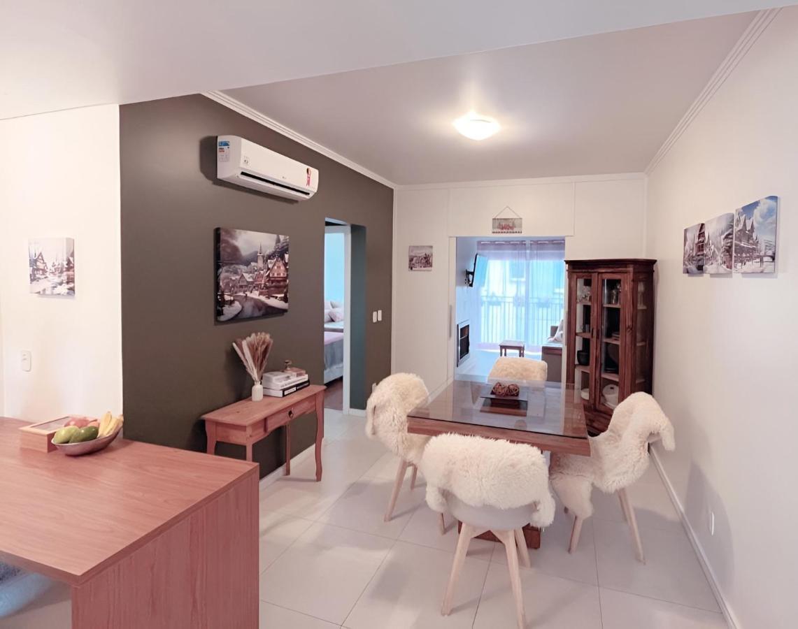 Apto No Centro De 5min A Pe Da Rua Coberta Apartamento *
