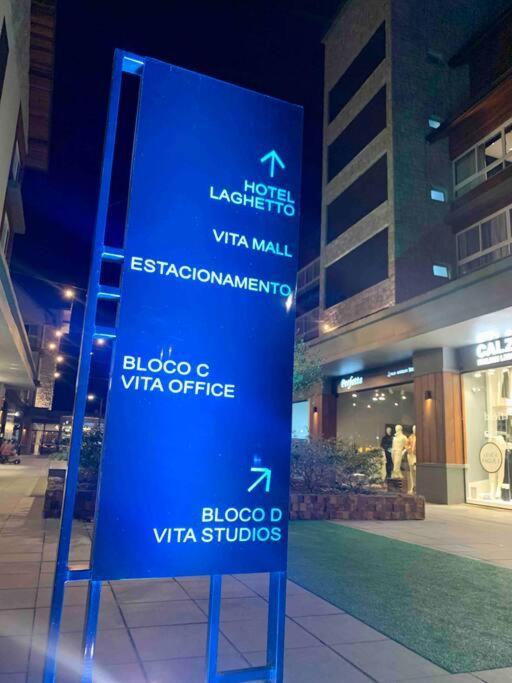 Centro Ao Lado Compras E Rua Coberta