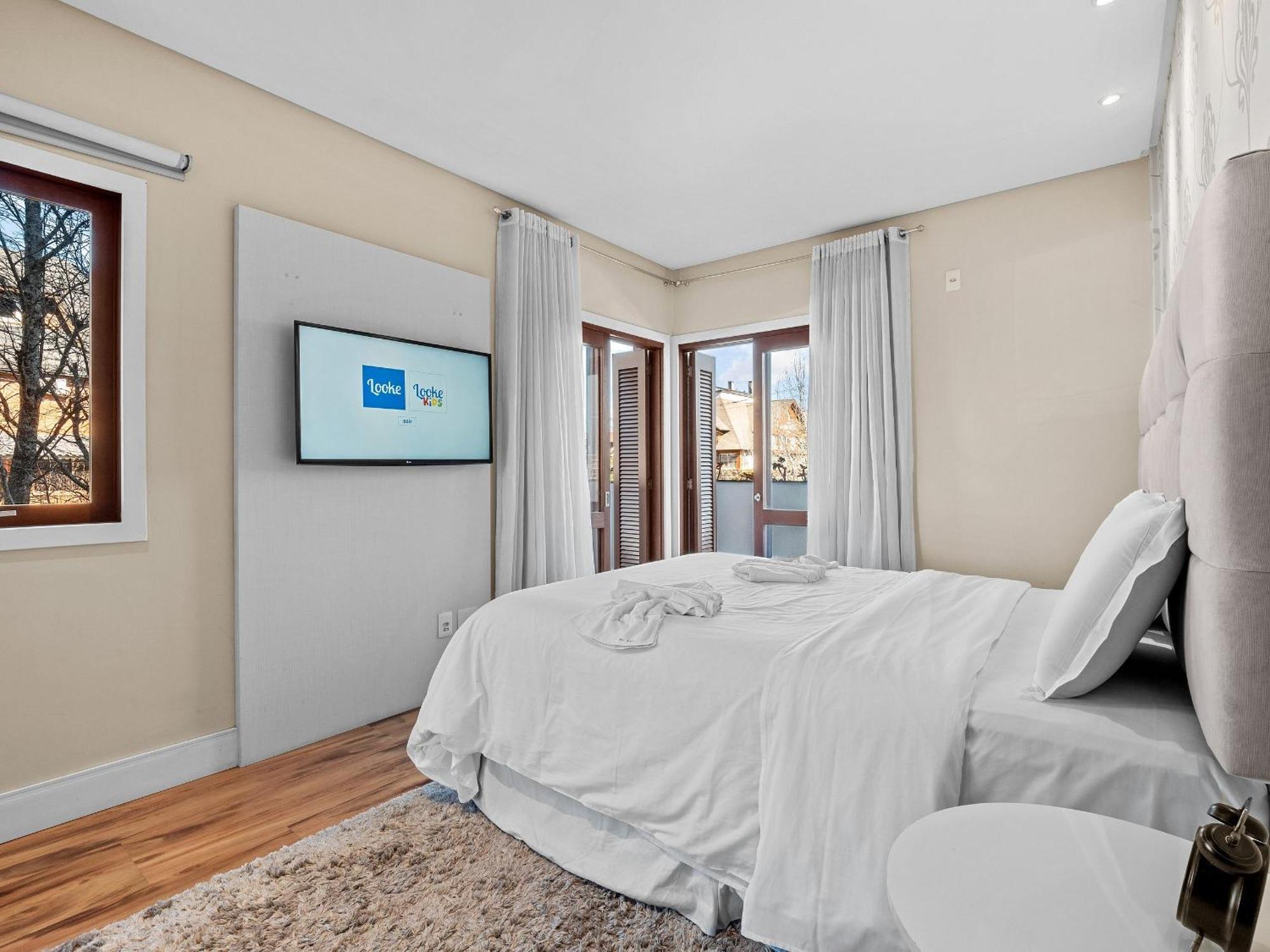300 Metros, Rua Coberta Centro - Solar Encantado Apartamento