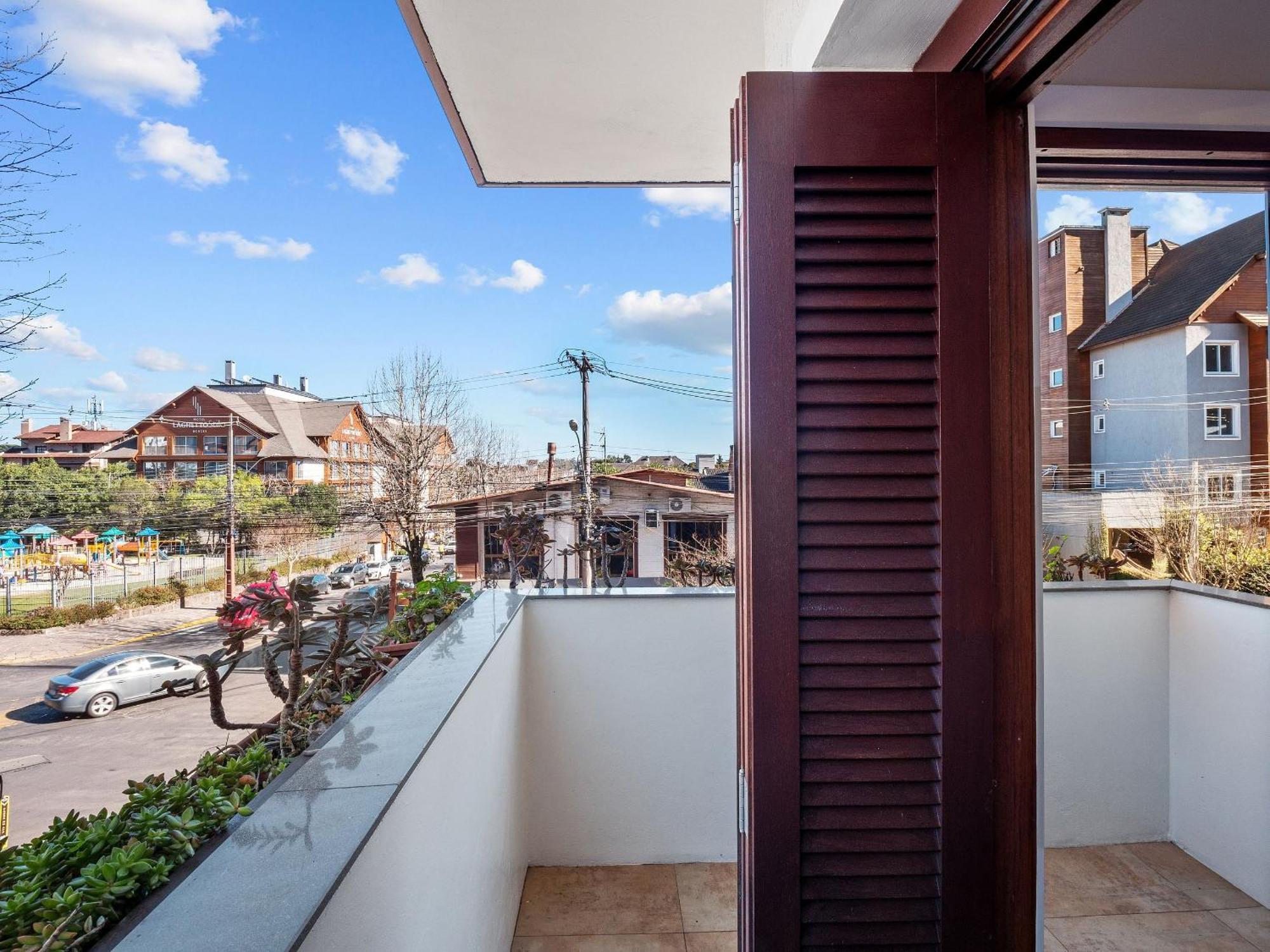 Apartamento 300 Metros, Rua Coberta Centro - Solar Encantado Gramado
